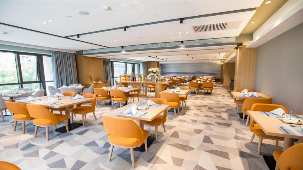 Lightweight Hotel Dining Sets - Mobile Wood-Metal Tables & Leather/Fabric Chairs(main picture) Lightweight Hotel Dining Sets - Mobile Wood-Metal Tables & Leather/Fabric Chairs(main picture)