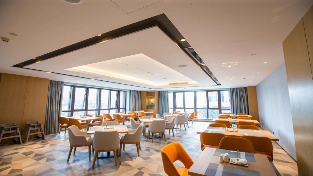 Lightweight Hotel Dining Sets - Mobile Wood-Metal Tables & Leather/Fabric Chairs(main picture) Lightweight Hotel Dining Sets - Mobile Wood-Metal Tables & Leather/Fabric Chairs(main picture)