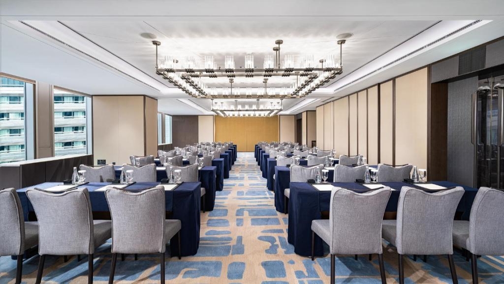 Ultra-Flex Conference Sets: Ergo Grey Chairs, Spill-Proof Tables & Quartz Tea Stations