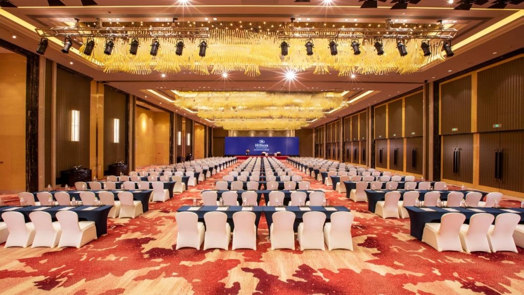 Hilton-Approved Conference Sets: Swift Lock Modular Desks & ErgoAir Chairs(main picture) Hilton-Approved Conference Sets: Swift Lock Modular Desks & ErgoAir Chairs(main picture)