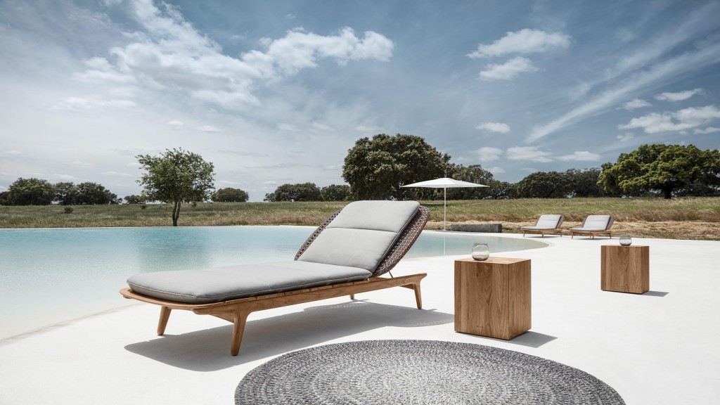 Typhoon-Proof Teak Paradise Set: Handwoven Rope Backrests & Woven rattan Cushions